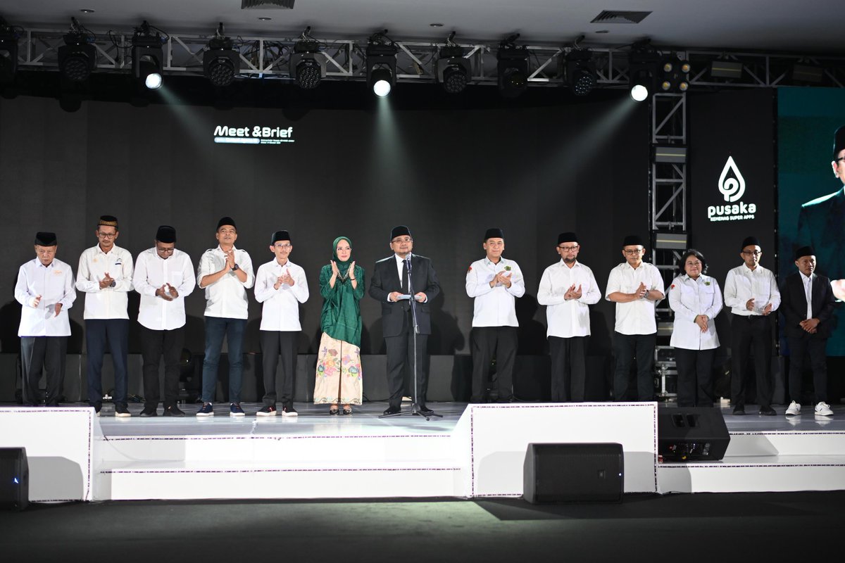 Terima kasih Gus Men, Mbak Anna dan seluruh pegawai kementerian agama yang sudah membantu Gus Yaqut Cholil Qoumas menjalankan amanah rakyat.
Semoga kebijakan atau program yang sudah berjalan baik dilanjutkan dan yang kurang baik disempurnakan. 🇮🇩