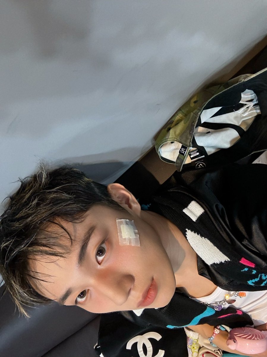 rntak's tweet photo. don’t forget to brush your teeth, kid! oh, and yeah, check out my phone case—no doubt, i’m a hardcore Soul stan. https://t.co/AzUh8kui3R