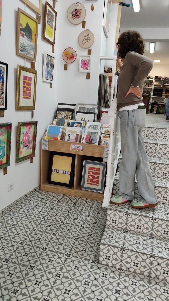 Nos paseamos por #Rastro #Madrid,y hacemos la visita a <a href="/nemopuntoesp/">espaciopuntonemo</a> . Llenarte de arte, te revive un poco más,tú lado artista