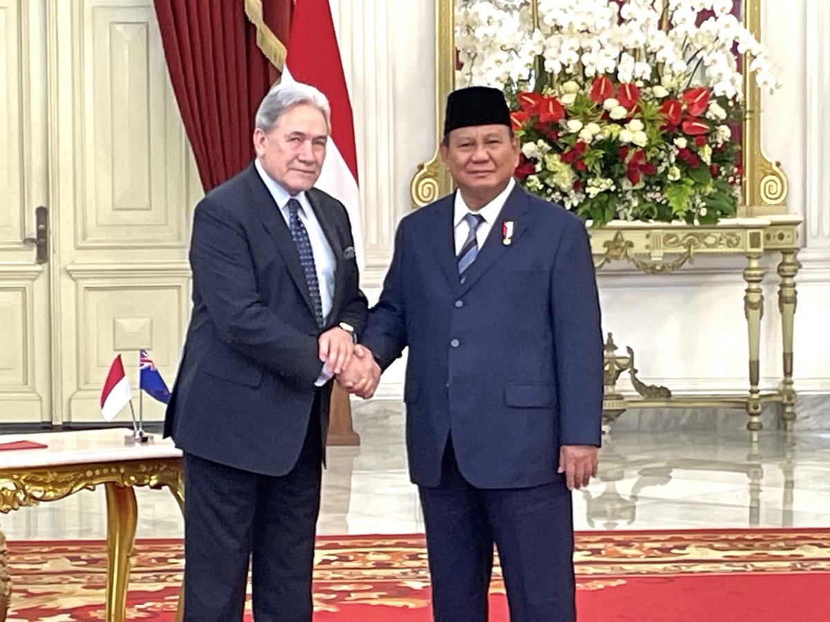 Winston Peters (@newzealandmfa) on Twitter photo The Minister met with newly inaugurated Indonesian President <a href="/prabowo/">Prabowo Subianto</a> at the Presidential Palace in Jakarta this evening.
Indonesia and New Zealand enjoy a long-standing friendship, and we look forward to working with President Prabowo and his new Government to strengthen our The Minister met with newly inaugurated Indonesian President <a href="/prabowo/">Prabowo Subianto</a> at the Presidential Palace in Jakarta this evening.
Indonesia and New Zealand enjoy a long-standing friendship, and we look forward to working with President Prabowo and his new Government to strengthen our