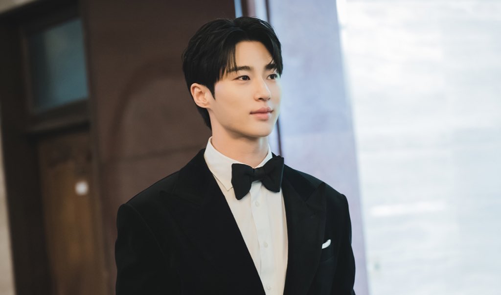 herlittledramas's tweet photo. Happiest birthday to this diva! ☔️💙

Ryu Sunjae not only strengthened my belief that men who worship the woman they love will always be superior but also taught me so many things about growth, guilt, sorrow, and eventually, forgiveness. 

Wherever you are, Sunjaeya, may you spend your slow days in the arms of your one true love, under the same stars that witnessed your transcendent love, enveloped in warmth and contentment.