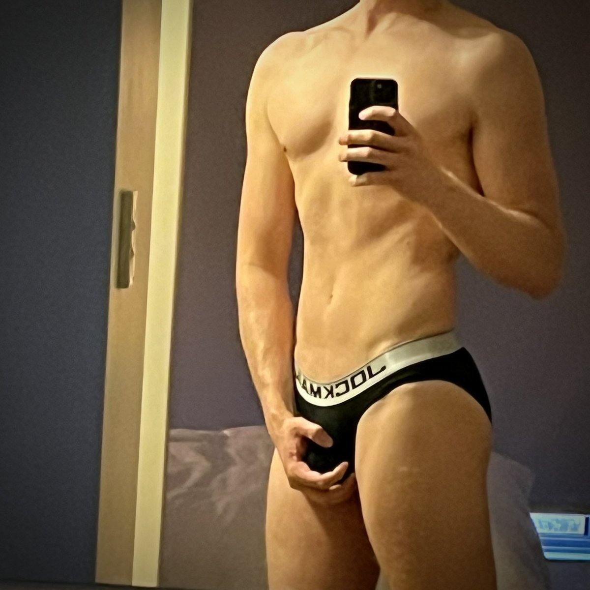 bi_bi_baby90's tweet photo. This rainy weather has got me feeling a very particular way 😈

#locktober #twunk #gayperth #gayaus #FeelingMyself #postgym #perth #teamlocked #hword #horny #gaysub #mirrorselfie #underwear #malechastity #gayunderwear #briefs #jockmail @UnderPerth https://t.co/r0eOXIKoJK