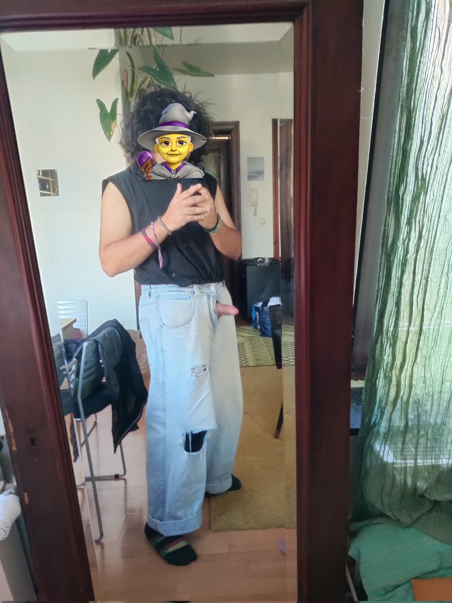 ziggy_ze_pup's tweet photo. Mirror mirror on the wall https://t.co/EKl6DfdYRc