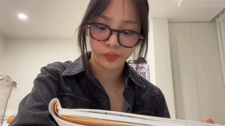 dollceu's tweet photo. she would yaps about the celestial objects and you would listen. https://t.co/Qt87B25Ecm