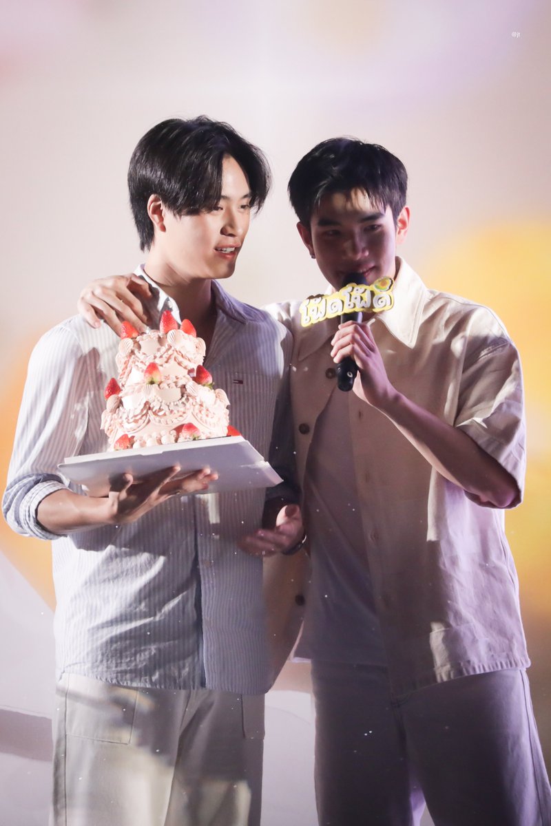 Jetaime_xx4's tweet photo. สุขสันต์วันเกิดจากเพื่อนสุดพิเศษ จากพาร์ทเนอร์ที่รู้ใจ
ขอให้มีความสุขกับทุกๆอย่างที่เข้ามาน้า รักกก 🤍🤍

HAPPY TWENTY FOURTH  
#โฟร์ท20ปีเป็นพี่แล้วครับ
#Fourthnattawat #โฟร์ทณัฐวรรธน์ 
#GeminiFourth #เจทีไนน์โฟร์ท https://t.co/qvb9JsuEvT