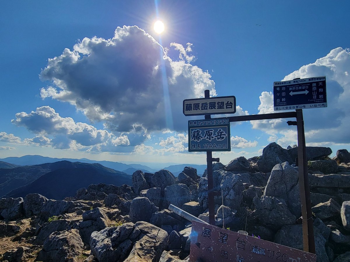kazeabiru's tweet photo. 10/13
藤原岳へリハビリ登山
登りはいいが下りは少し膝に不安あり
まだ軽めの山行に抑えた方がいいな
久しぶりの山歩きと自然はよかった https://t.co/RXHueeSdm7