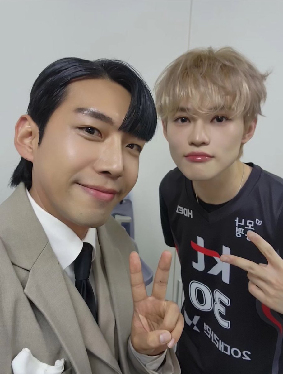 _____leledream's tweet photo. 김영호 아나운서님 인스타 천러 🖤

#천러_수원KT소닉붐_시투 #CHENLExSuwonKTSonicBoom https://t.co/gbGMfvqAaF