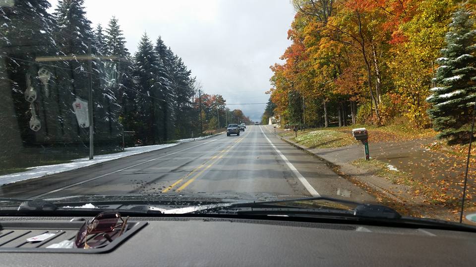 DCRbooks's tweet photo. Welcome to Michigan, where you can enjoy fall on the right and winter on the left, all in one photo. #notphotoshop https://t.co/3dUYkYqkJN