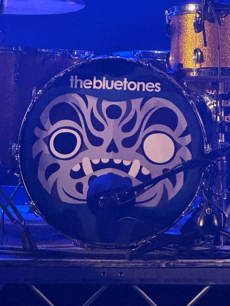 Rachiepooster's tweet photo. Soooo, last night. I’ve loved @TheBluetones since I was 10. And being able to now live my best life by consistently seeing them live nearly 30 years later, blows my mind. Best performance I’ve seen from them. @TheQuill @ad_I_am @scottmuldoon @BluetonesFanz https://t.co/FZouuDsWya