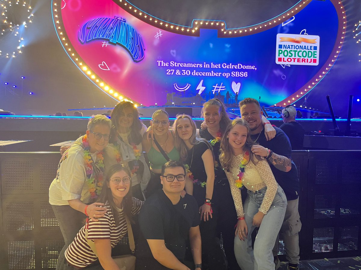 SylsLife's tweet photo. Wat kan ik zeggen over gisteravond...het was weer 'n feestje bij #thestreamers 🎉❤️🍻
Dubbel en dwars genoten, vooral bij het nummer wat Flemming en Emma zongen...moest wel 'n traantje wegpinken 🥹
De volgende is Vrienden van Amstel in januari '25...yesss 😍 https://t.co/CodjHP4b77