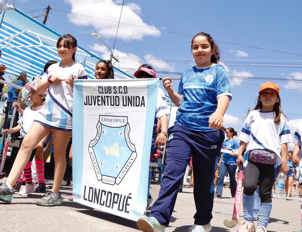 ¡Buen domingo!
Con gratitud y admiración homenajeamos a las mujeres más importantes de nuestras vidas ¡Feliz día Mamás!.🙌
También hoy saludo con especial cariño a las vecinas y vecinos de las queridas ciudades de Aluminé, Añelo y Loncopué en su 109° aniversario.
¡Felicidades!🎂