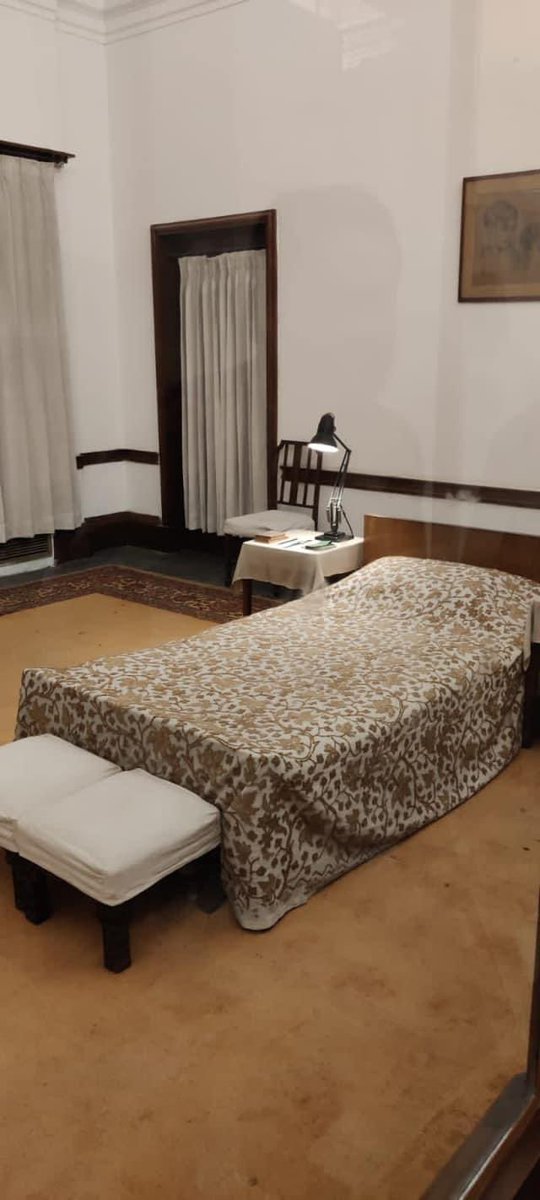 राजमोहन गांधी का इंटरव्यू सुन रहा था। उनसे पूछा गया कि पटेल और नेहरू के मतभेद सहयोगियों के बीच होनेवाली मितभन्नता थी या दो विरोधियों की? उन्होंने दोटूक कहा- जब बड़े सवालों का हल करने की बात हो तब मतभेद ना हों तो आश्चर्य की बात होगी और गहरे मतभेद ना हों तो और आश्चर्य की बात होगी।