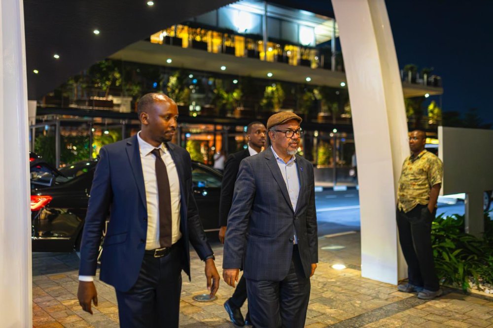 Kuri uyu iki cyumweru Minisitiri w’Ubuzima, Dr Nsanzimana Sabin na Dr Tedros Adhanom Ghebreyesus Umuyobozi w'Ishami ry'Umuryango w'Abibumbye ryita ku Buzima WHO, bagiye kugirana  ikiganiro n’Itangazamakuru kibanda ku ngamba zo kurwanya Virus ya Marburg.