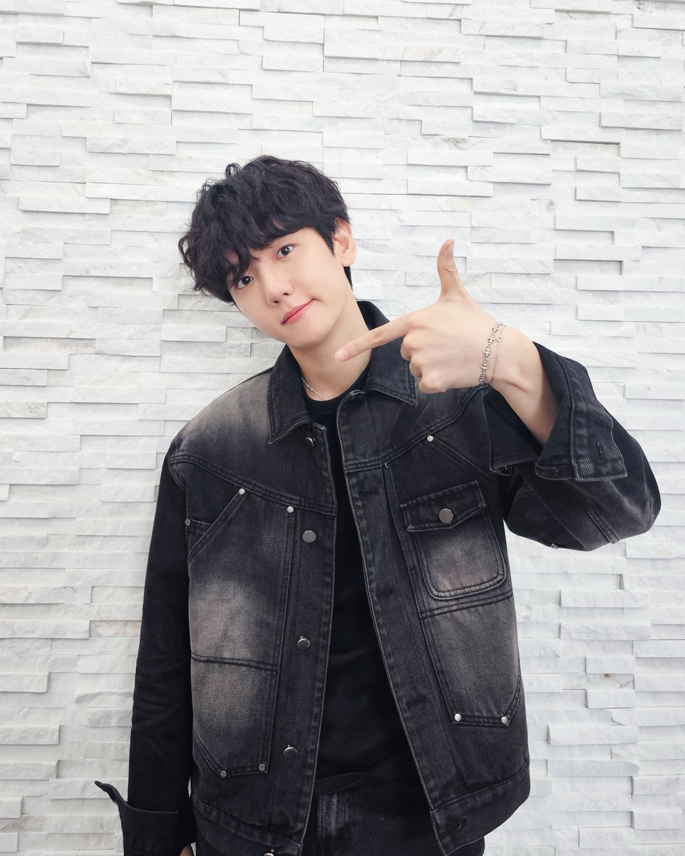 📨 .... . .-.. .-.. --- .-- --- .-. .-.. -..

#BAEK_UP 

2024.10.20
뮤직아트 광주 팬사인회

#백현 #BAEKHYUN #HelloWorld #PineappleSlice