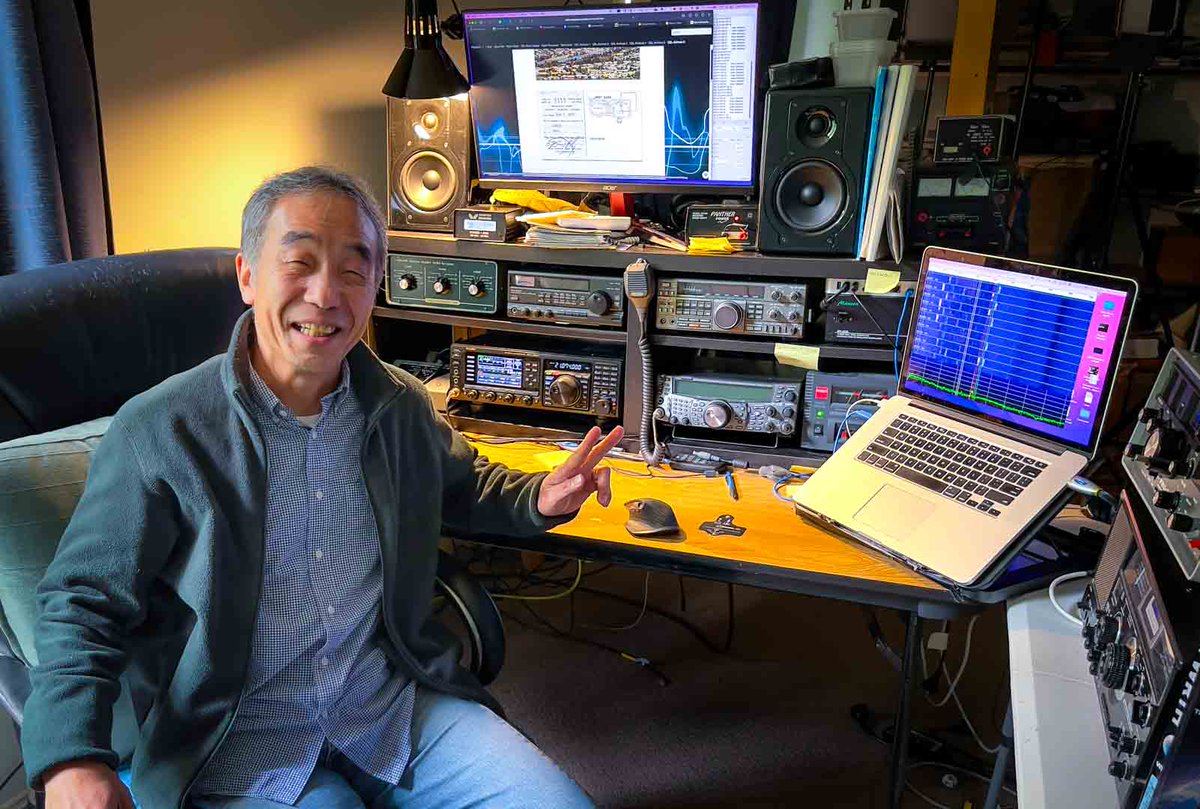 robvk3bvw's tweet photo. AN INTERNATIONAL VISITOR TO THE RADIO SHACK!
https://t.co/cQQ9EtEcoh
#SWLingDotCom #shortwaveradio #dxing #BCL https://t.co/InVZrt45kV