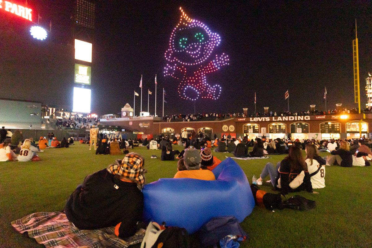 SkyElementsUSA's tweet photo. Following a game in San Francisco, characters from some of the most beloved Pixar movies lit up the sky over @OracleParkSF! #DroneShow #SkyElements https://t.co/hJIprC2TDI