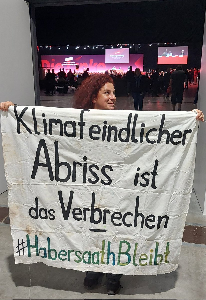 DoebertSteffen's tweet photo. #Wohnungslosenstiftung
#WohnungslosenParlament
#BündnisGemeinsamGegenObdachlosigkeitUndZwangsräumung
erinnern an Werte & gegen das Vergessen der Hilfebedürftigsten.
Auch mit einen #Infostand & #ProtestBanner
#Bundesparteitag
#BundesparteitagDieLinke
#WeilEinZuhauseMehrIst
#Halle https://t.co/0Jks6C6pb5