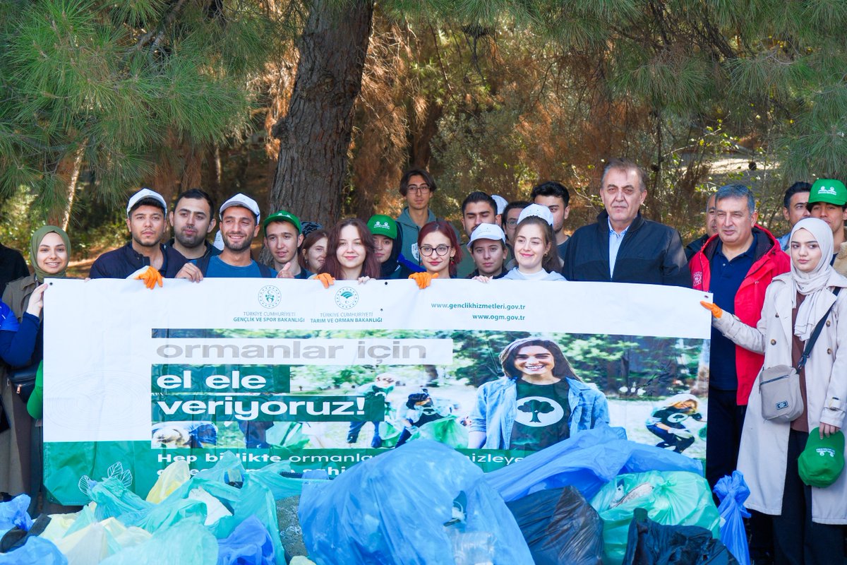 GSB_izmir's tweet photo. Tüm Türkiye’de ormanlar için el ele verdik !
🌳Gençlik ve Spor Bakanlığı koordinasyonu, Tarım ve Orman Bakanlığı iş birliğiyle 81 ilde, eş zamanlı olarak orman temizliği için bir araya geldik 🥰🌲🌿🪴 
#Ormanlari̇çinElEle https://t.co/lMckqCjSn3