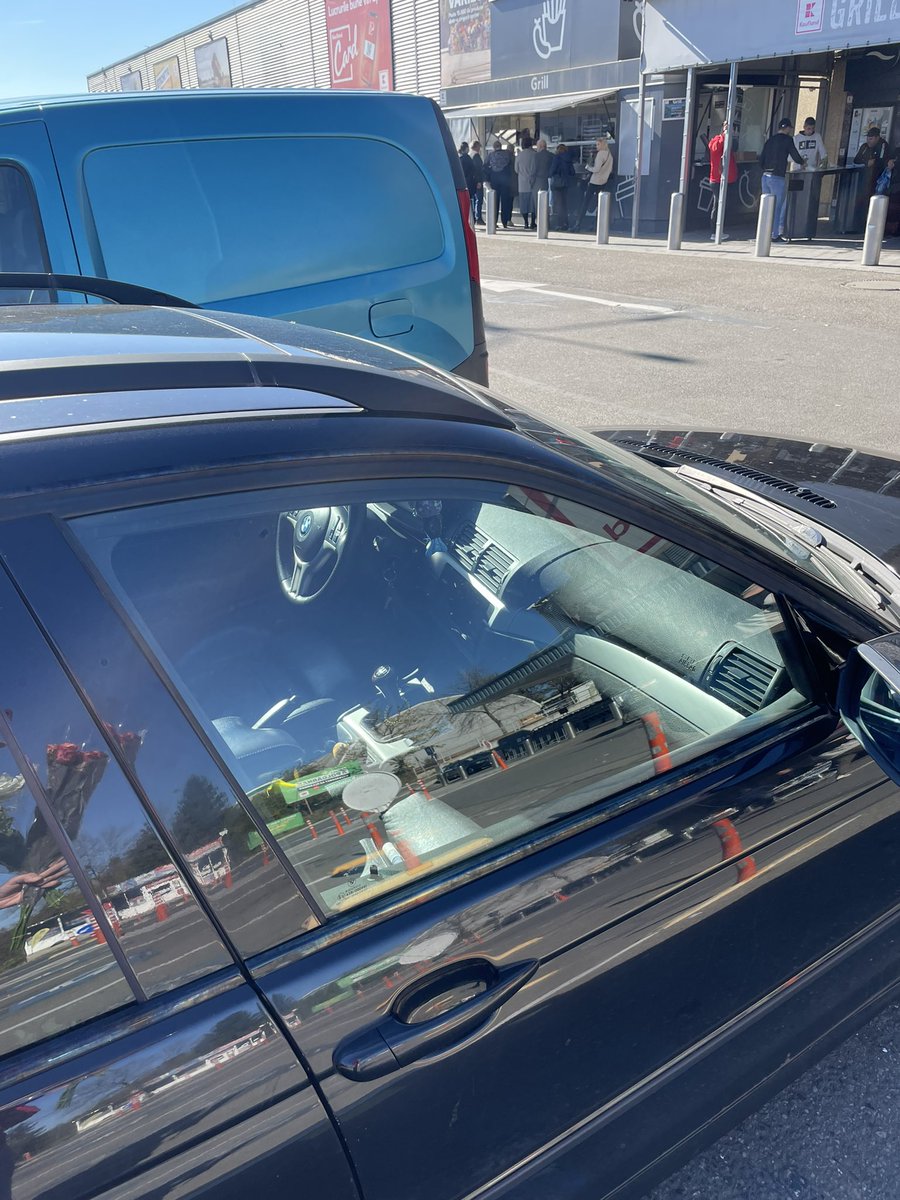 Spotted this super cool E46 330d M sport manual. Want!