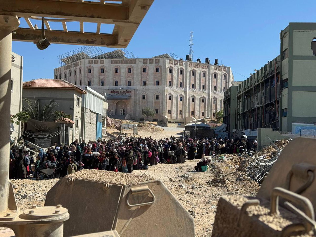 🚨Live-streamed ethnic cleansing: Israeli occupation forces are forcing residents of northern #Gaza Strip to leave their homes and shelters and is carrying out mass arrests of Palestinian civilians. 

♦️We have been for weeks warning of Israel’s Generals’ Plan, which is being