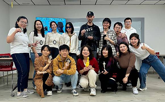 CorderiNovoa's tweet photo. Teacher training in drama for Chinese teachers at Madrid's Confucius Institute. 🀄🎎🧧✨ @MadridConfucio @CatedraChina @IGADI_info @FundacionBarrie @EduXunta  @EoiCorunha https://t.co/un551vacR3
