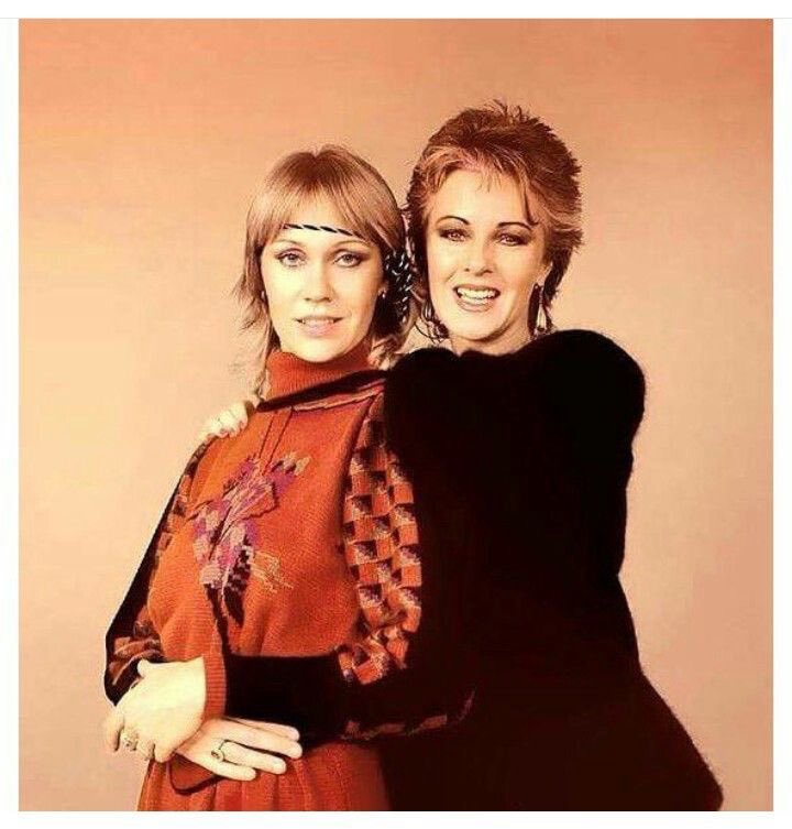 luvisawoman's tweet photo. your aunt and her roommate will say they're just friends and then have pics like this all over the house https://t.co/xCy1ah8xHa