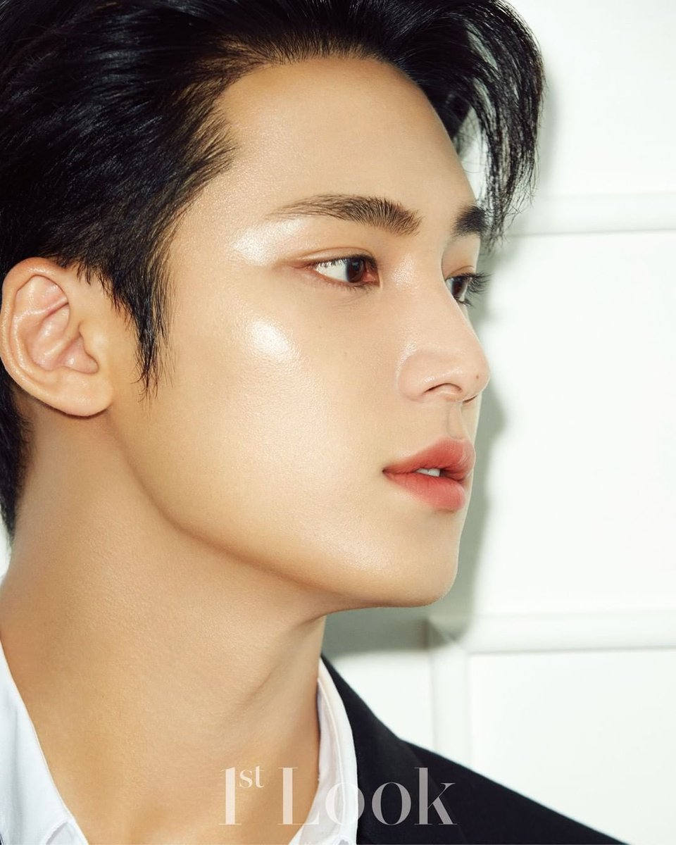 민규옆태가아름다운이유.......