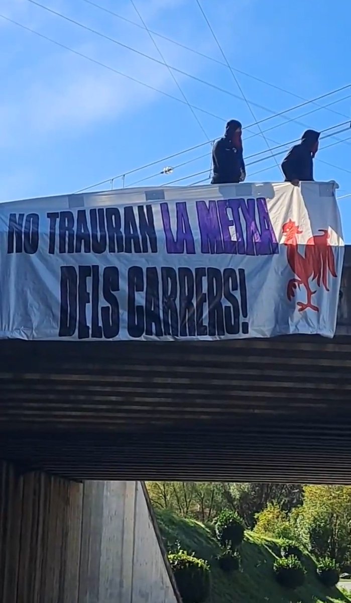 xavier_torrens's tweet photo. 📣 Manifestació pels carrers de #Ripoll amb crits contra Sílvia Orriols, Aliança Catalana i l’extrema dreta pel tancament de #lametxa
📢 #NoTrauranLaMetxaDelsCarrers #StopAC #StopIslamofobia #ProuRacisme #ProuXenofòbia #StopIdentitaris #NoAlRacisme
#CapPersonaÉsIlegal #FemXarxa https://t.co/IO4ddBV0XZ