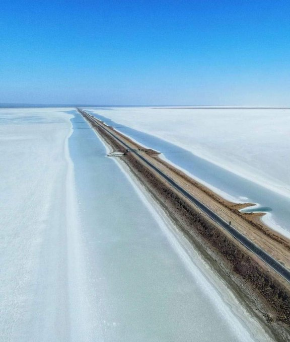 VertigoWarrior's tweet photo. Thread of the most beautiful roads in the world🧵

1. The Road to Heaven (Khavda to Dholavira), India https://t.co/imu7ycgNvK