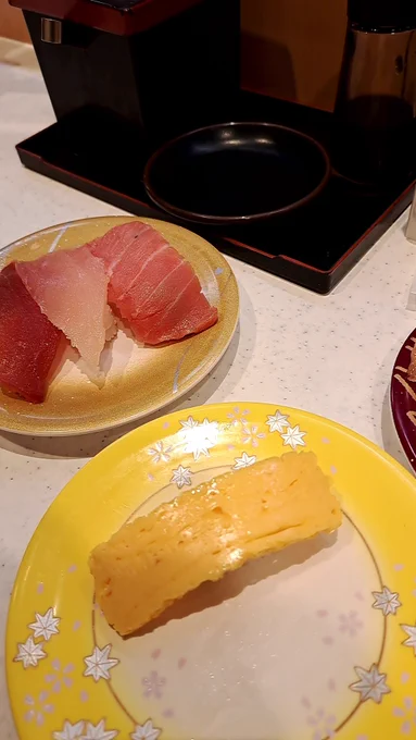 回転寿司海王回転寿司かと思ったら回転してない寿司屋だったうまい! 