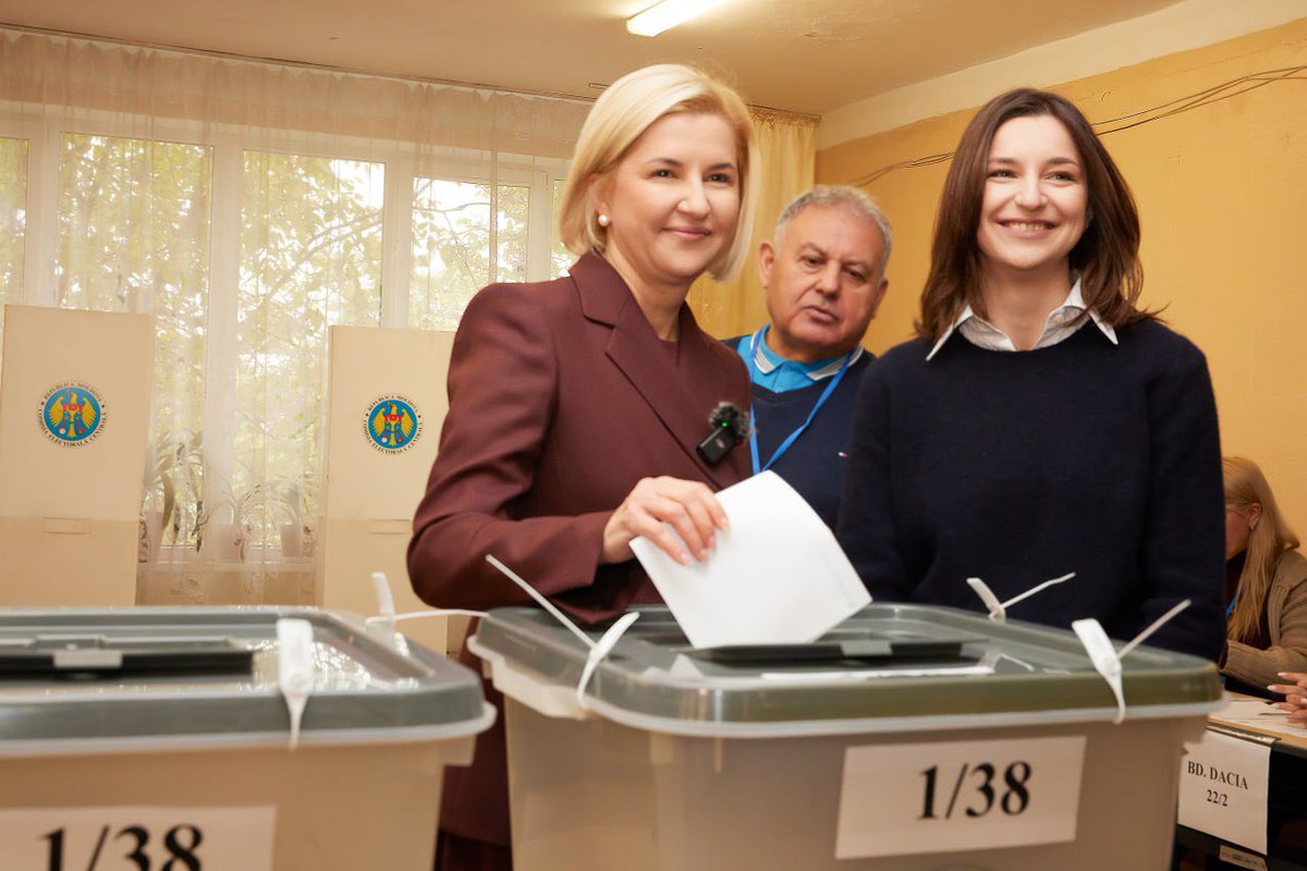 VlahIrina's tweet photo. 🩵🧡 My choice is a peaceful and neutral Moldova, where you want to start a family and raise children, where everyone can fulfill their potential and count on support from the state. Our future is in our hands. Make the right choice! https://t.co/UzL2OB2DZ9