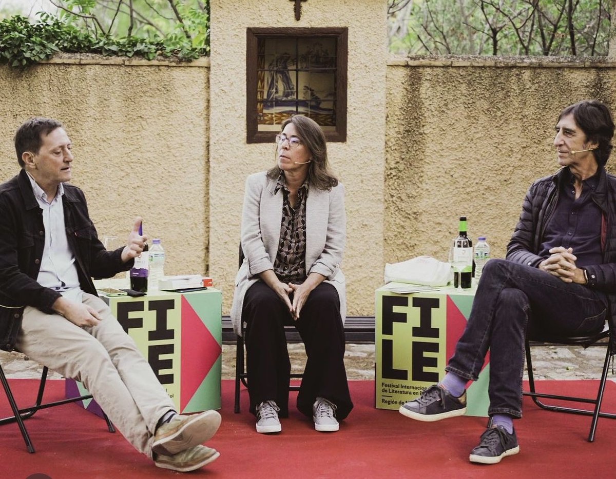 pradobenjamin's tweet photo. Gracias, gente de Jumilla y del @FestivalFile _ Lo pasé bien charlando en público con mi amigo @Pisón. Abrazos a @SoyMantilla , @JavierGomaL y el resto de la tropa. https://t.co/QLvIQqzvu4