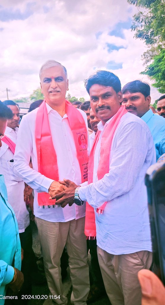 mohanbigullaBRS's tweet photo. With @BRSHarish anna ✊✊
#telanganatiger #TelanganaCM #telanganaleader #jaiHarishanna https://t.co/LvLJN9S6DX