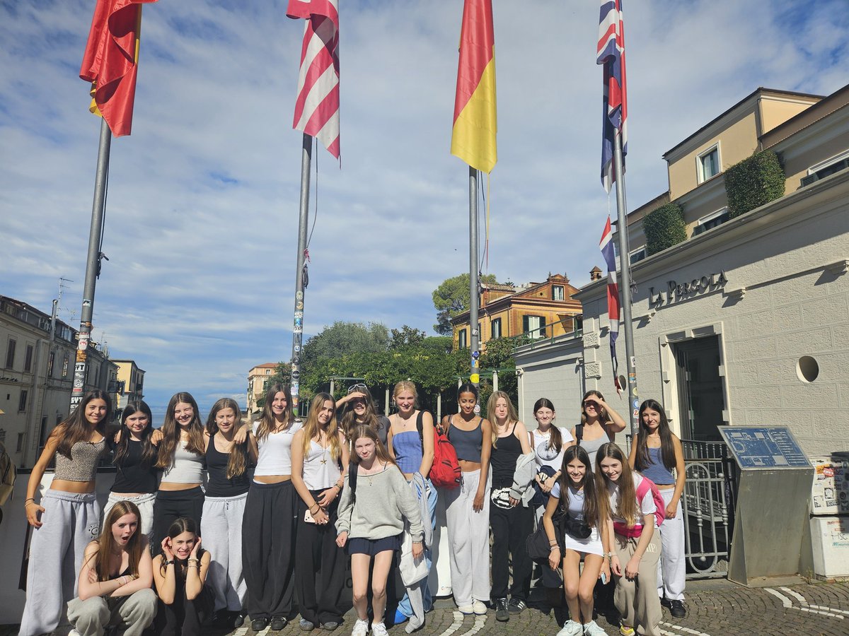 PutneyHighTrip's tweet photo. The Y9 Italian students are already soaking up the sun and exploring the streets of Sorrento seeking a place to eat lunch #Sorrento2024 #PHStrips @TCBCSchoolTours https://t.co/PN7kSs8qtL