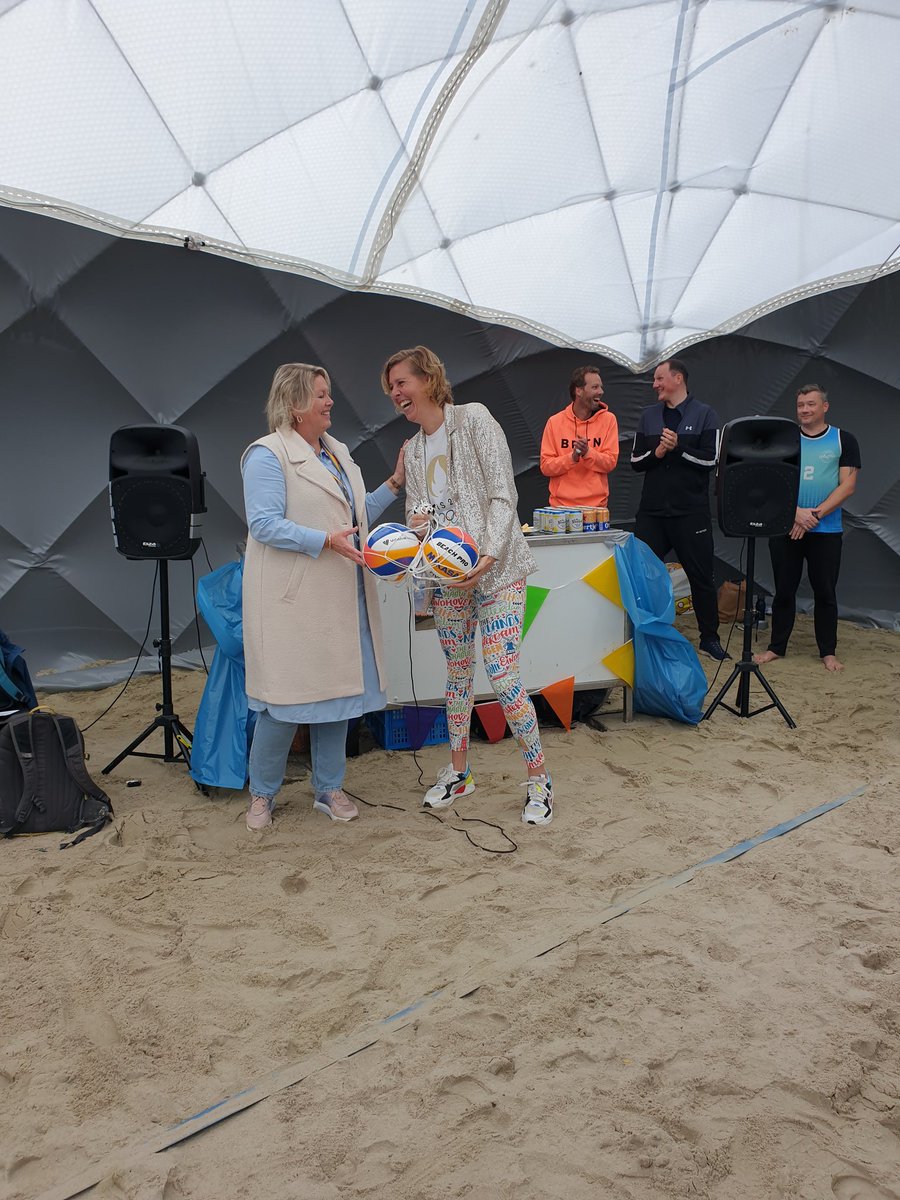 AartsFokko's tweet photo. Vandaag officiële opening van de grootste Beachvolleyblaashal van Nederland, gerealiseerd en grotendeels zelf gefinancierd door @bvcgroningen. Opening door vz Karlijn en @IngeJongman @Sport050 @gem_groningen https://t.co/07xhCNg25B