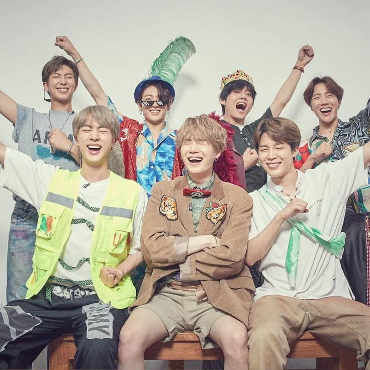 kimjeonayesha's tweet photo. South Korea did't deserve BTS they don't have any responsibility why they are protecting thses death Wreaths also Unclaimed items in public. 

But Armys are ready to protect their proud from this Assfuckers.BTS is always Seven.And they are Forever.

WE LOVE YOU YOONGI
#BTSisSeven https://t.co/hMYCHUHb0d