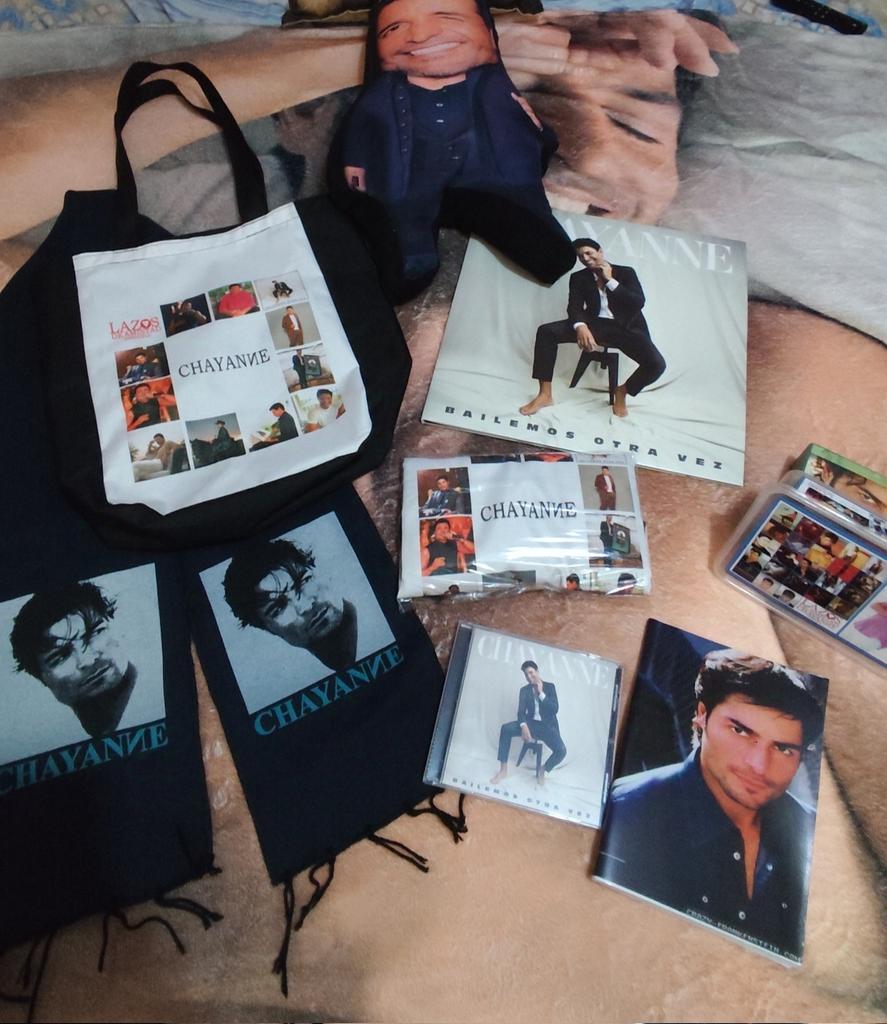 MeryCristina's tweet photo. @CHAYANNEMUSIC Una parte de mi colección #Chayannera @CHAYANNEMUSIC https://t.co/j3KD7NQh1o