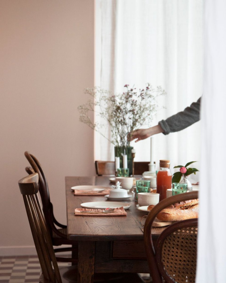 PerformProtocol's tweet photo. Escapade aux rives de Villequier chez @lamaisonplume 🛎

À quelques kilomètres de Rouen, se trouve cette charmante maison d'hôte @lamaisonplume, tenue par Jeanne et Simon, deux passionnés de leur région.

#interiordesign #decoration #maisondhotes #bedandbreakfast #chambredhotes https://t.co/EHQ65zqIps