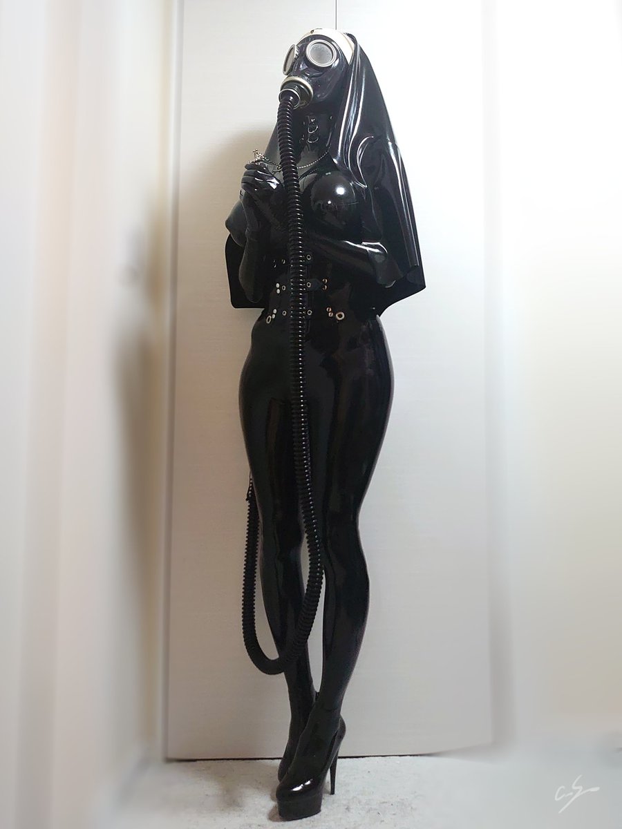 †ラバーシスター†
    Latex nun