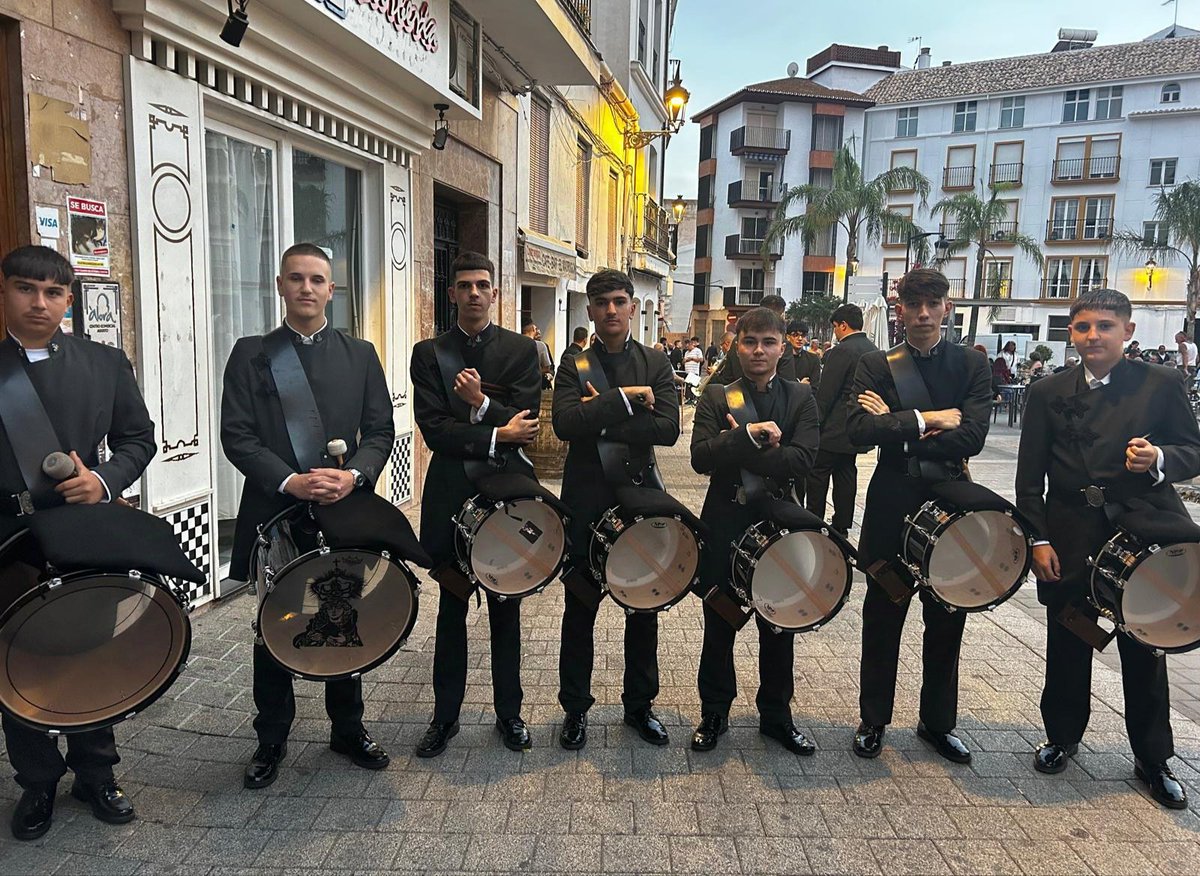 🎼𝐀𝐜𝐭𝐮𝐚𝐜𝐢ó𝐧||

En el día de ayer nuestra formación acompañó musicalmente a María Santísima de la Paz por las calles de Álora.

𝙎𝙐𝙀𝙉𝘼 𝘿𝙊𝙇𝙊𝙍𝙀𝙎