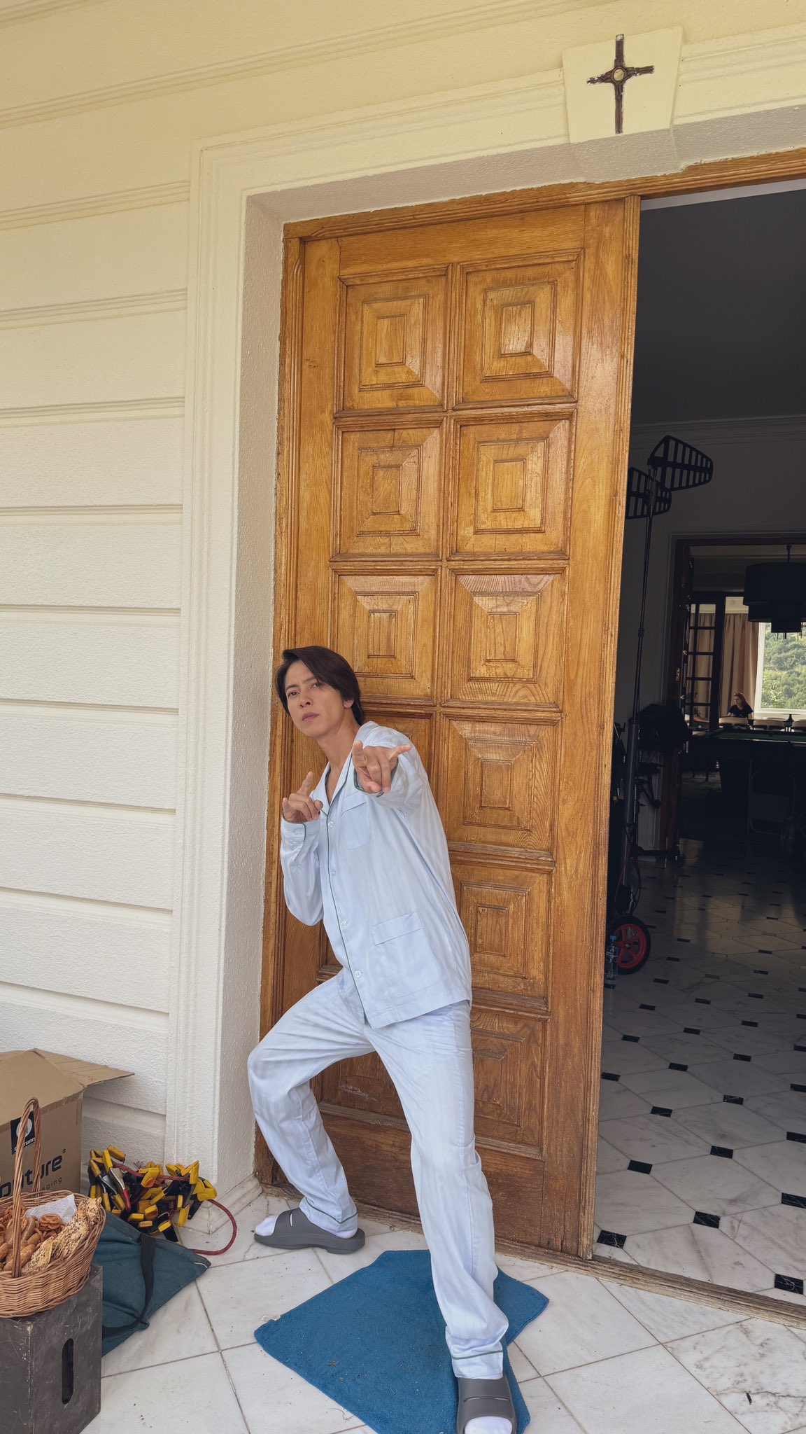【山下智久さん着用】OOFOSウーフォス リカバリーサンダル Fashion Express on X: 