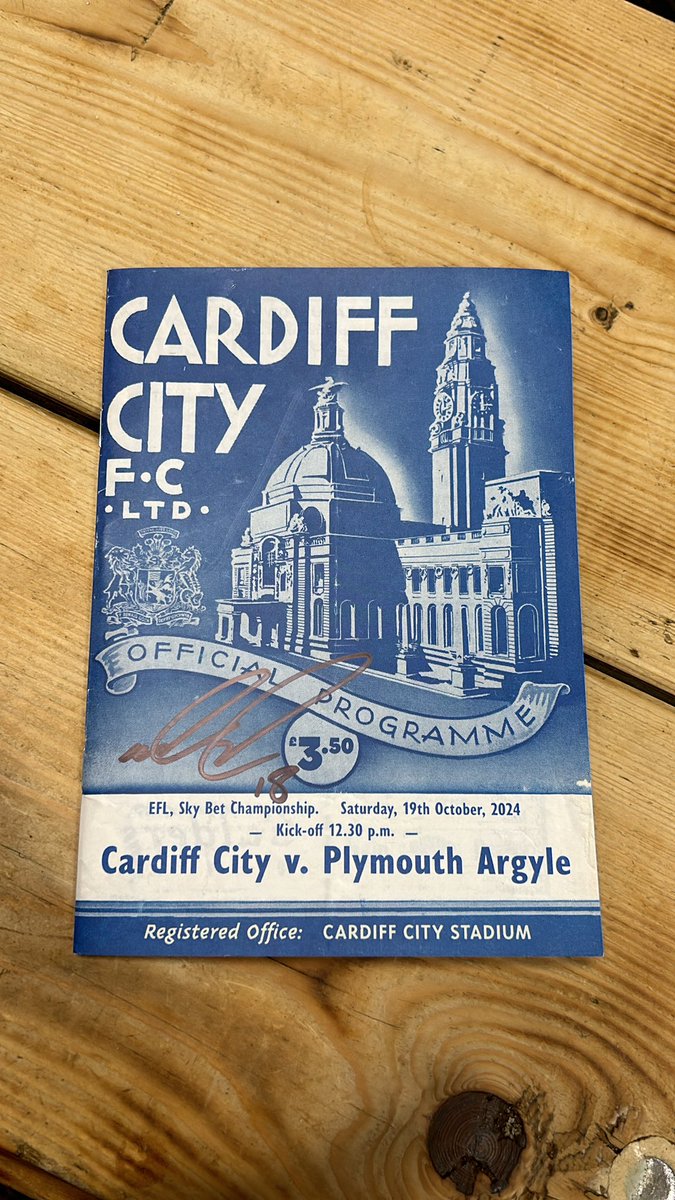 ClassicshirtCDF's tweet photo. I’ve got a programme from yesterday’s game signed by man of the match P��r̶i̶m̶e̶ ̶Z̶i̶n̶e̶d̶i̶n̶e̶ ̶Z̶i̶d̶a̶n̶e̶ @alexrobertson03 to give away. Just retweet &amp; tag a pal, winner Tuesday.

Don’t forget to check our ebay for over 500 shirts (not just Wales!)

https://t.co/YF1PW7daGS https://t.co/kNgvkxfp1O