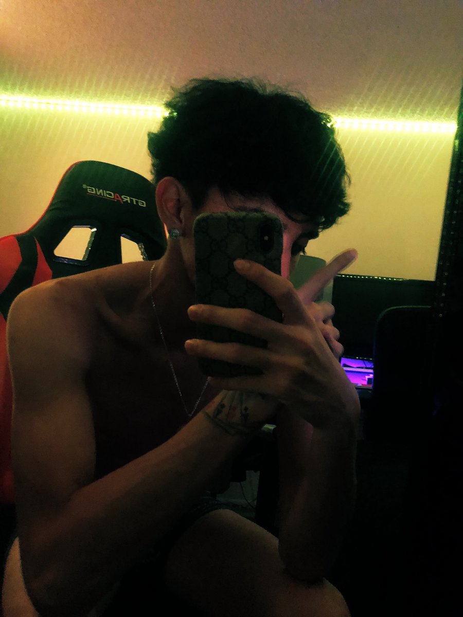 Trapstarr_E's tweet photo. Feeling generously horny, So here’s a nut video in the usual photo bundle I do😁😘love y’all🫶🏽#latino #teen #horny #Socal #nsfw https://t.co/0wAYjWjT63