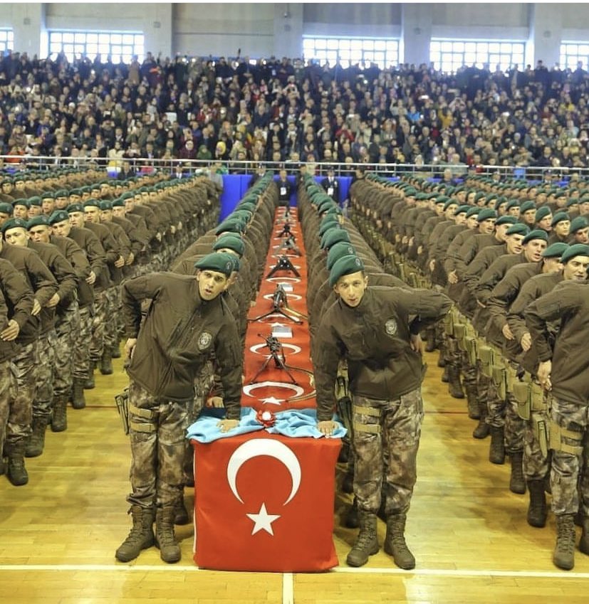 BurakTalhaC's tweet photo. #pomemilanıgelsin @AliYerlikaya 
Polis olmayı bekleyen bu uğurda çaba sarfeden ,yılmayan ,yorulduğunda pes etmeyen binlerce polis adayı bu ilan için beklemede .Sizden gelecek bir umut ışığı bizim için hedefe adım adım yaklaşmak demek ...Önlisanslar unutulmasınn..#pomemilanıgelsin https://t.co/Q5akjsPVqu
