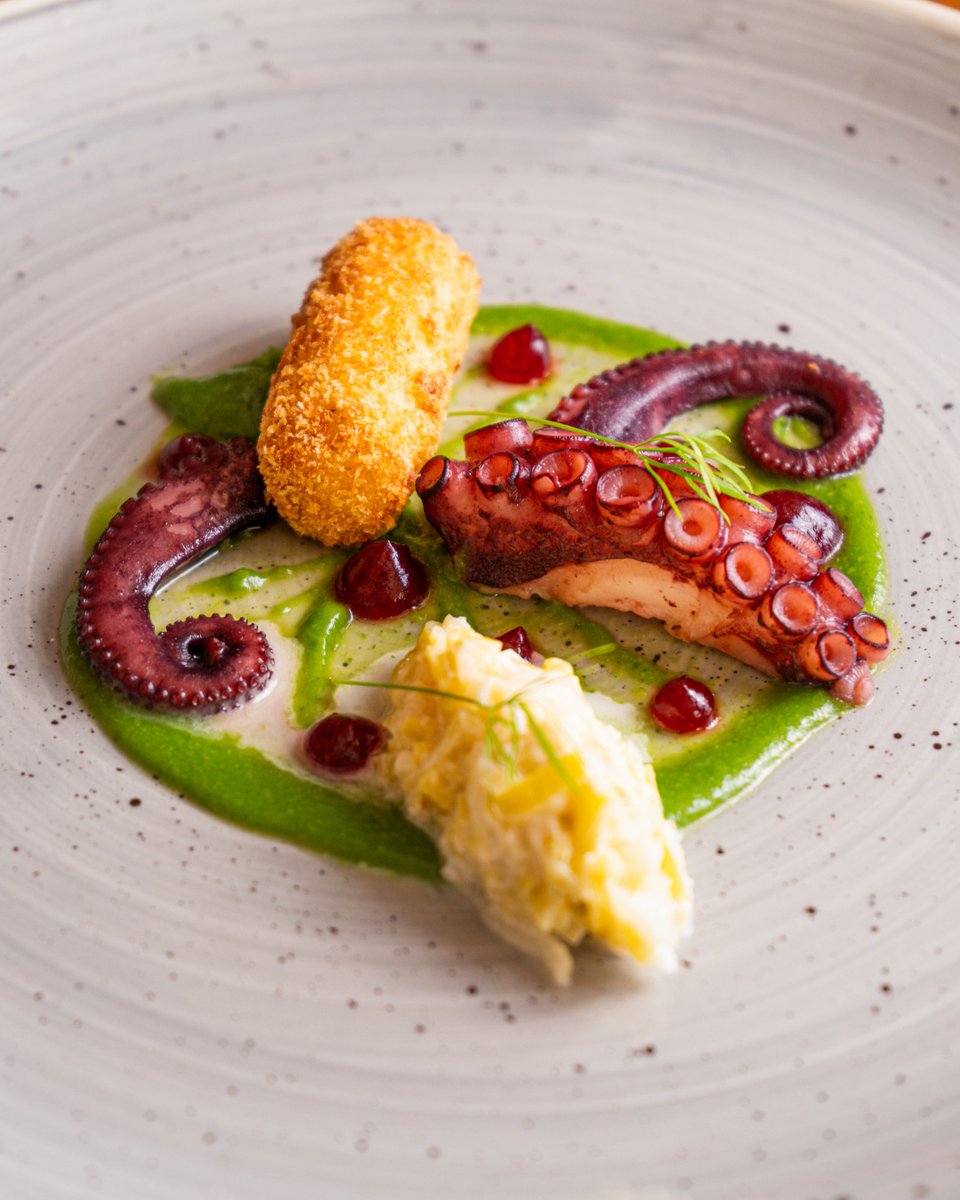 From farm to table, our talented chefs create unforgettable dining experiences, every day. Experience the flavours of Devon at our two AA-rosette restaurants and celebrate International Chefs Day with us today 🥂