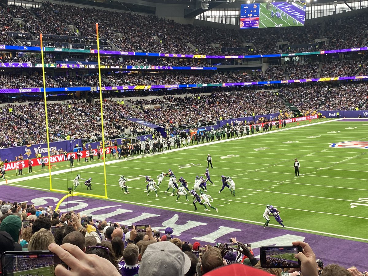 Incredible day at the Tottenham Hotspur stadium for <a href="/nyjets/">New York Jets</a> and <a href="/Vikings/">Minnesota Vikings</a> We had touchdowns, sacks, interceptions and a marriage proposal! What a day!