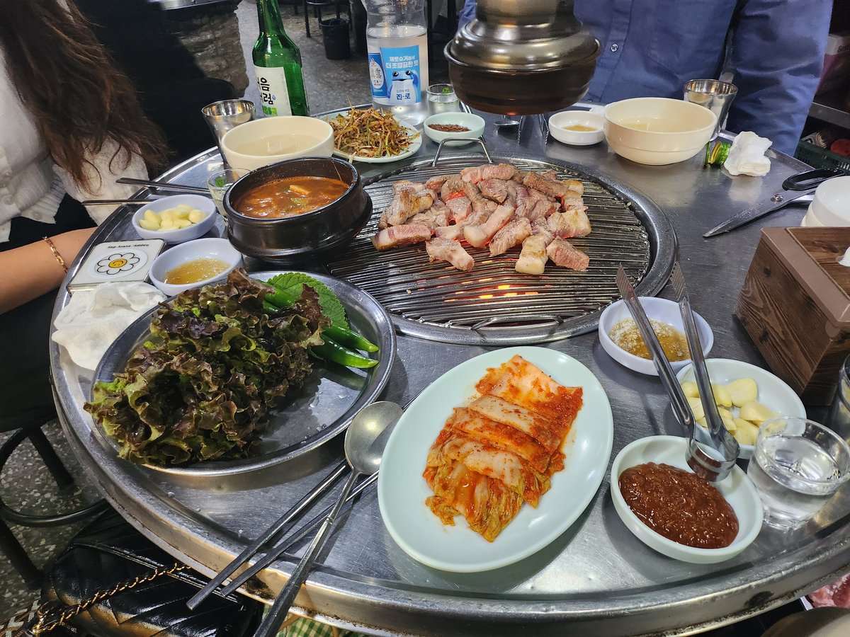 사건사고 많고 재밋게 놀앗던..
근데 왜 사진은 이거하나 뿐이지.. 4차까진가 갓엇는데..머지..하핳..