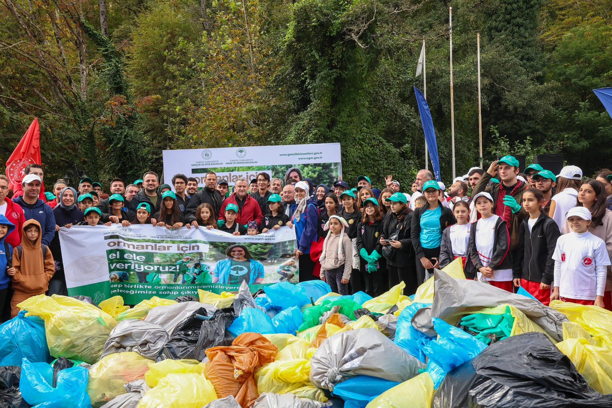OA_BAK's tweet photo. Ormanlarımızın temizliği ve korunması için İstanbul Kurt Kemeri Orman Parkı’nda gençlerimizle beraber çevre temizliği yaptık.🌍♻️🌳

Tabiata saygı, geleceğe yatırım için yüzlerce genç kardeşimle omuz omuza burada olmak umut verici...💚 https://t.co/6fYpvQXVzn