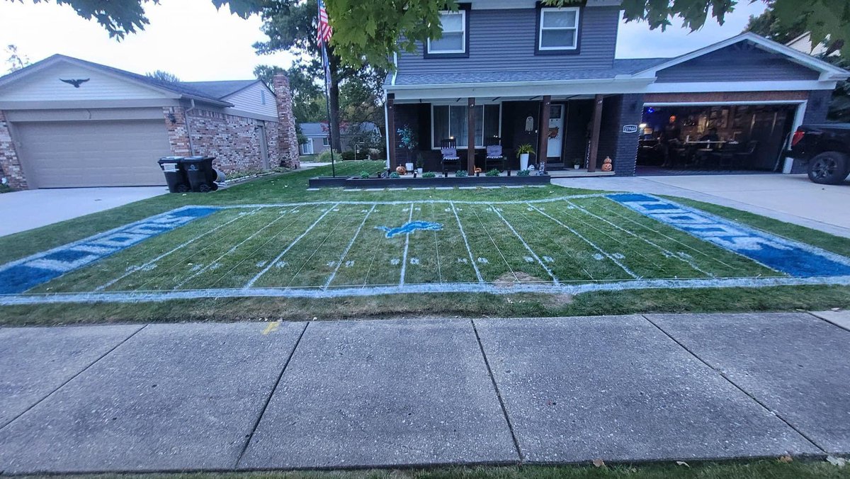 Notorious_Det's tweet photo. Anybody wanna get a quick game in before kickoff? #OnePride https://t.co/uq5emys1Pp