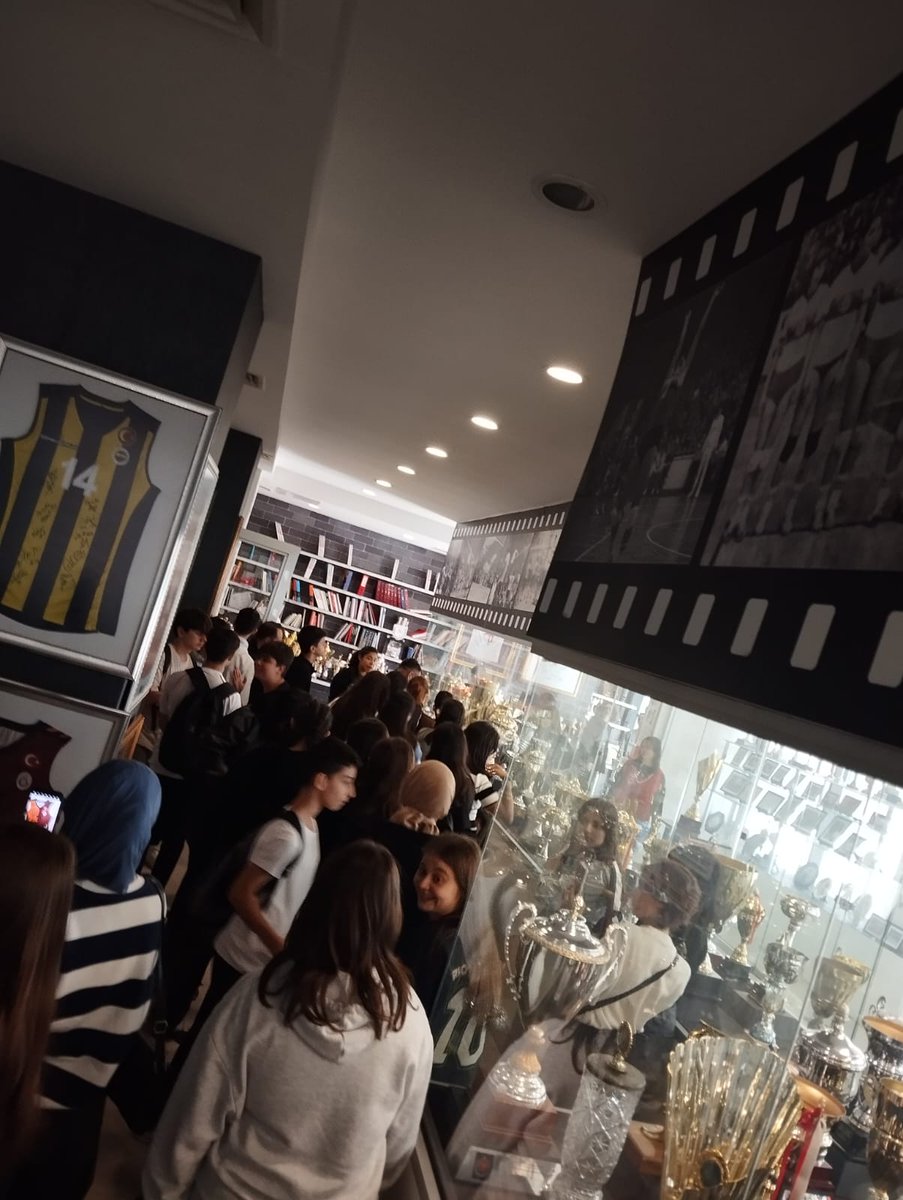 Anıtkabir ziyaretimizden sonra ise Sultanlar Ligi takımlarından Fenerbahçe- Keçiören voleybol maçını izledik. Maçtan sonra ise AVM'ye geçtik. Ögrencilerimiz burada da eğlenceli vakitler geçirdikten sonra gezimizi tamamlayarak Çaycuma ‘ya dönüş yaptık <a href="/ERTOPISMAIL/">İsmail Ertop</a> <a href="/caycumailcemem/">Çaycuma İlçe Milli Eğitim Müdürlüğü</a>